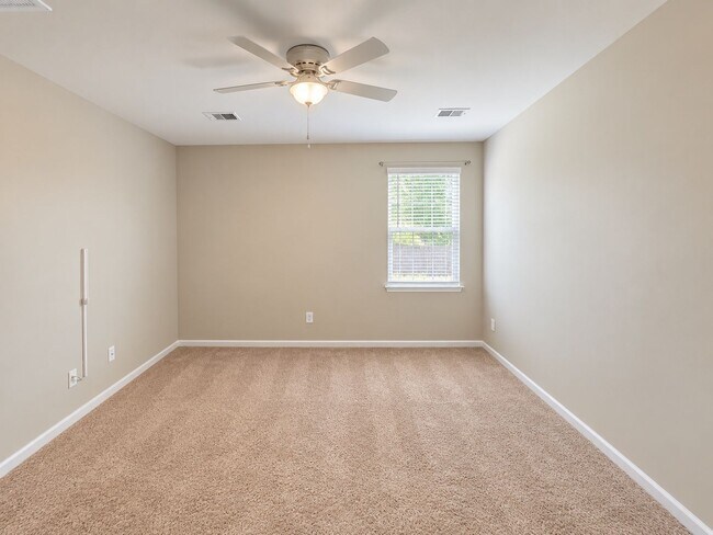 Building Photo - 833 Kirby Ct