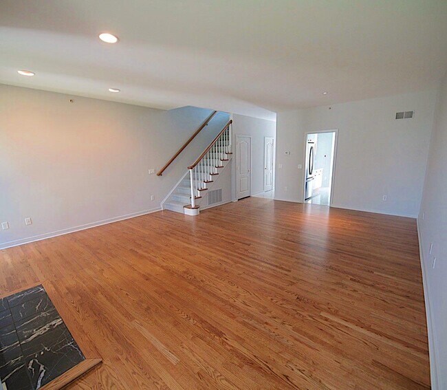 Building Photo - 14 Sedgewick Village Ln