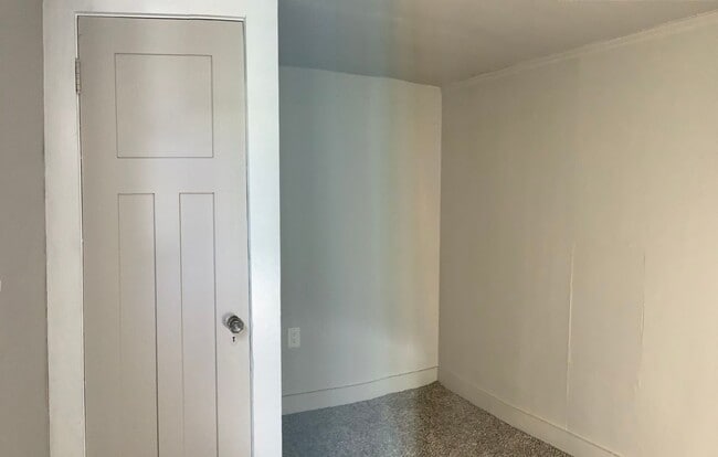 Building Photo - Large home/3bed 3 bath with bonus/office room just outside of PSNS and close to Bremerton Ferry