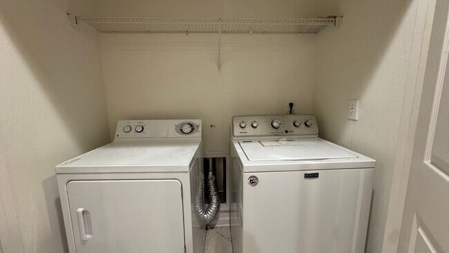 Building Photo - 2 Bedroom 2.5 bath town home in Bartram!