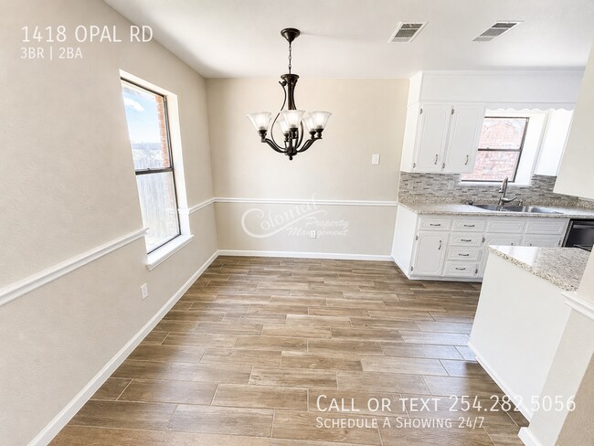 Building Photo - 1418 Opal Rd