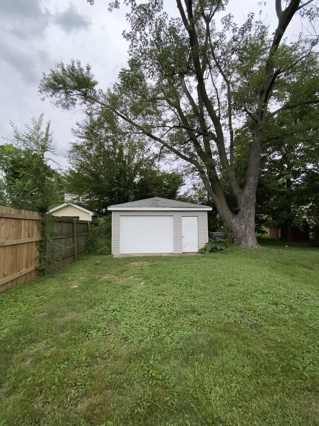 Building Photo - 1902 Burry Cir Dr