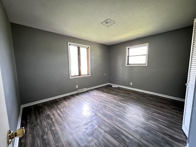 Building Photo - 821/823 Glendale Rd.