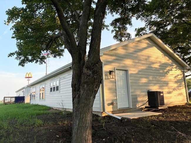 Building Photo - 304 South St