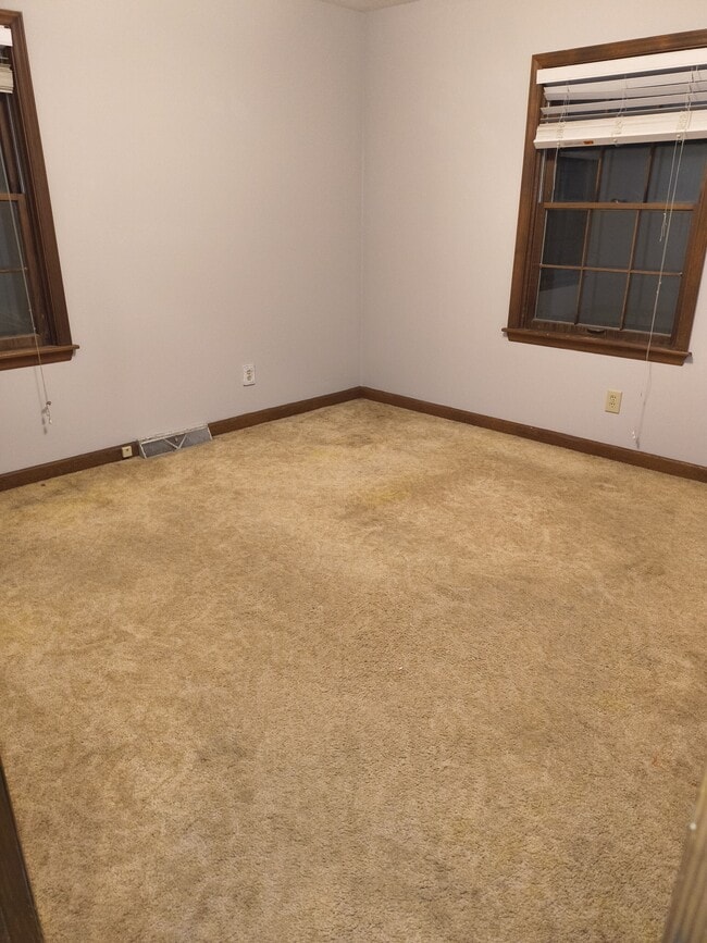 Building Photo - 160 Small Rd