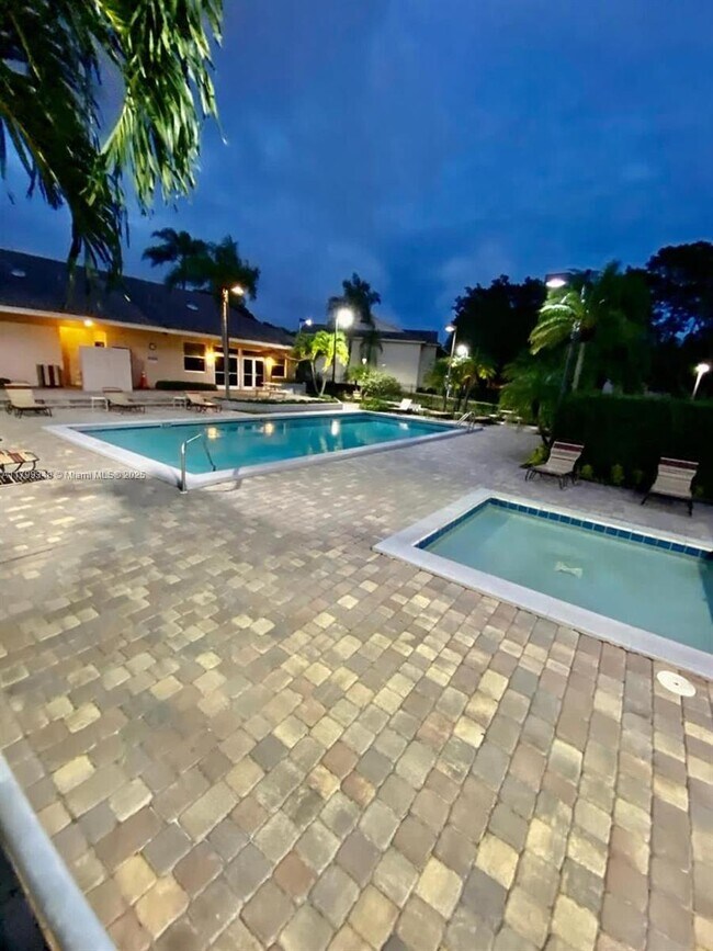 Building Photo - 640 Cypress Club Way