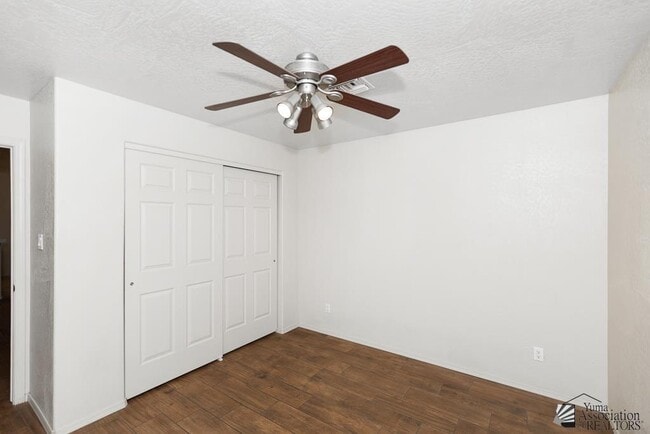 Building Photo - 2637 S 37th Dr
