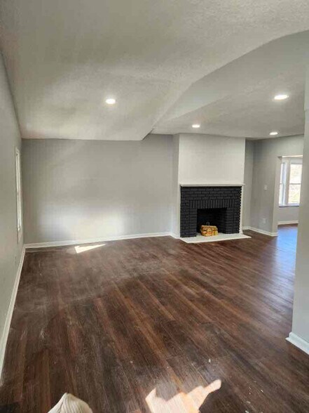 Building Photo - 13717 Caine Ave