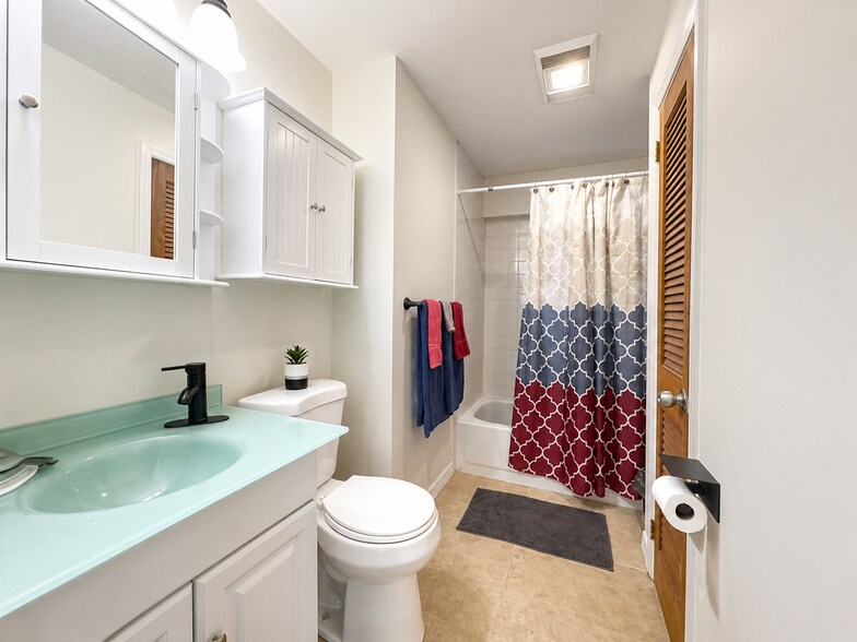 Building Photo - 422 N Broadway