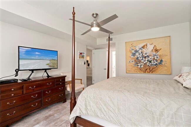 Building Photo - 6500 Sunset Way