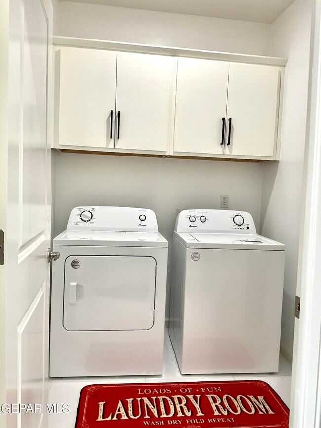 Building Photo - 8919 Eclipse St