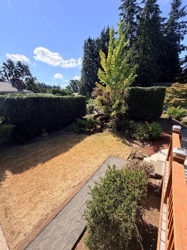 Building Photo - Spacious Home with Office, Studio, Workshop - Endless Possibilities!