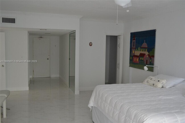 Building Photo - 3850 Galt Ocean Dr