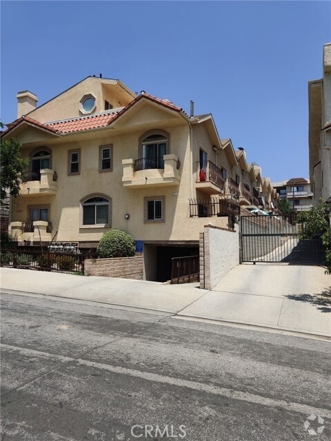 Building Photo - 10220 Samoa Ave