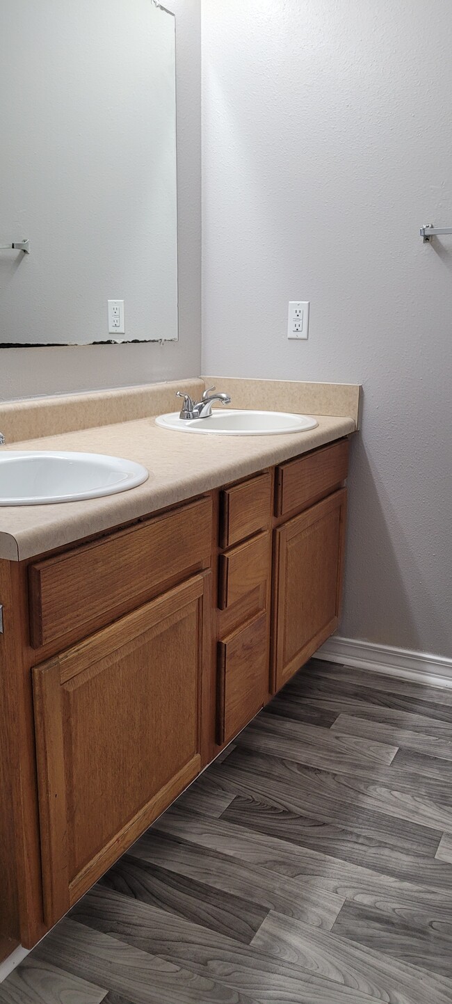 Building Photo - 1989 Todd Cove