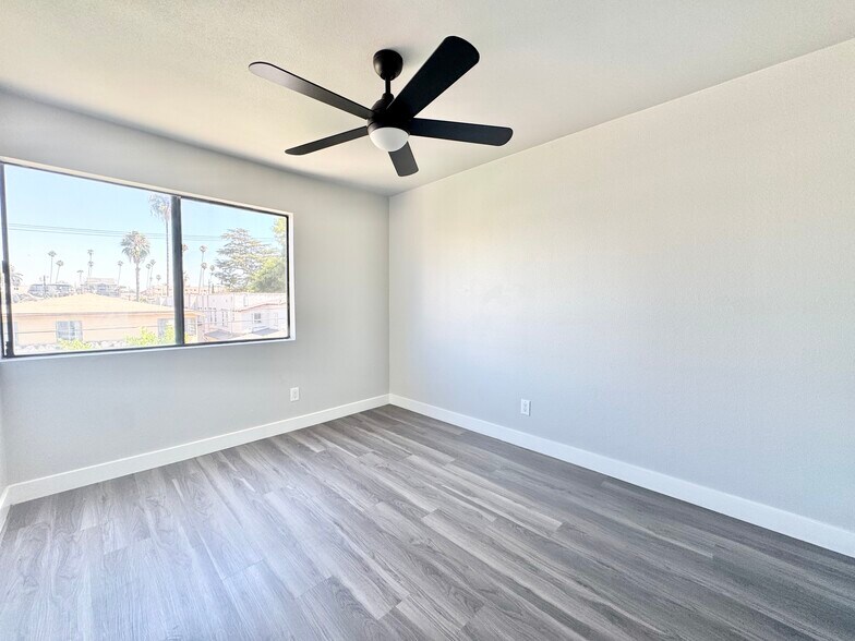 Building Photo - 619 N Kingsley Dr