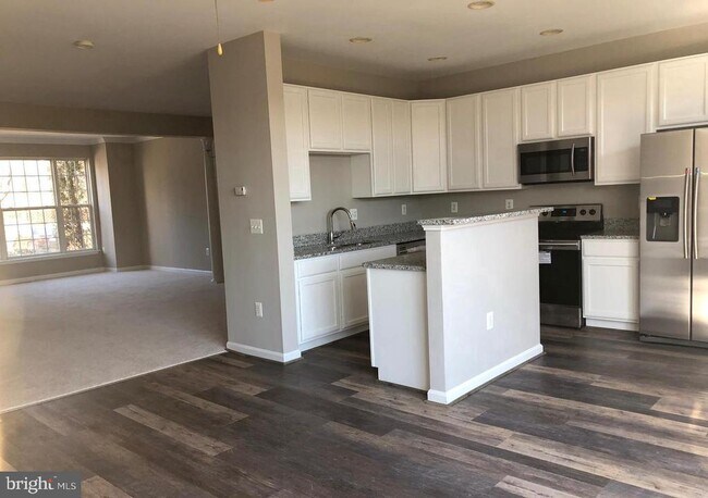 Building Photo - 2925 Rotterdam Loop