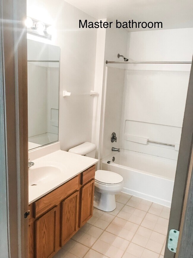 Building Photo - 1131 Silverstone Dr