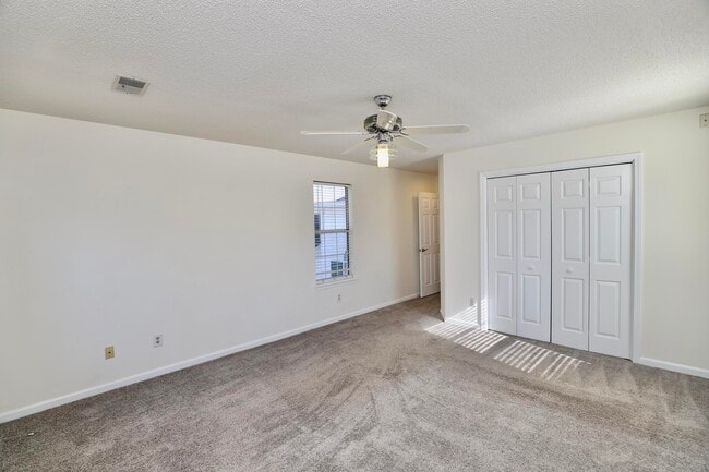 Building Photo - 21 N Trace Ct