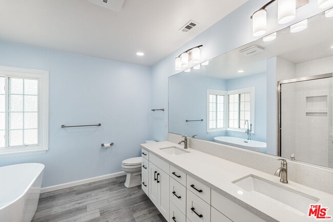 Building Photo - 2537 Cotner Ave