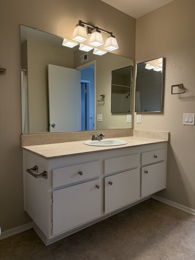 Building Photo - 183 Southampton Way