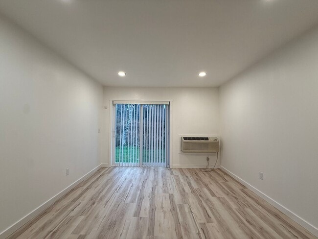 Building Photo - Newly Remodeled | All Utilities Included | AC + Heat | Move-In Ready