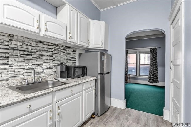 Building Photo - 946 Main St