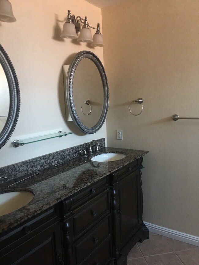 Building Photo - 5246 Calderon Rd