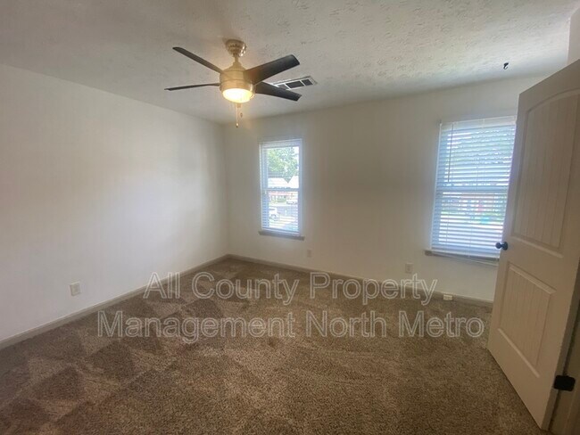 Building Photo - 1587 Springleaf Point SE