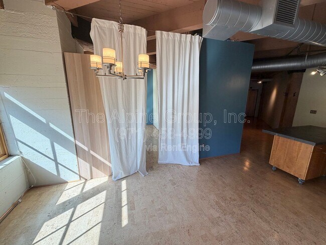 Building Photo - 1420 NW Lovejoy St