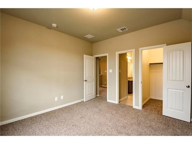 Building Photo - 10671 Villanova Dr