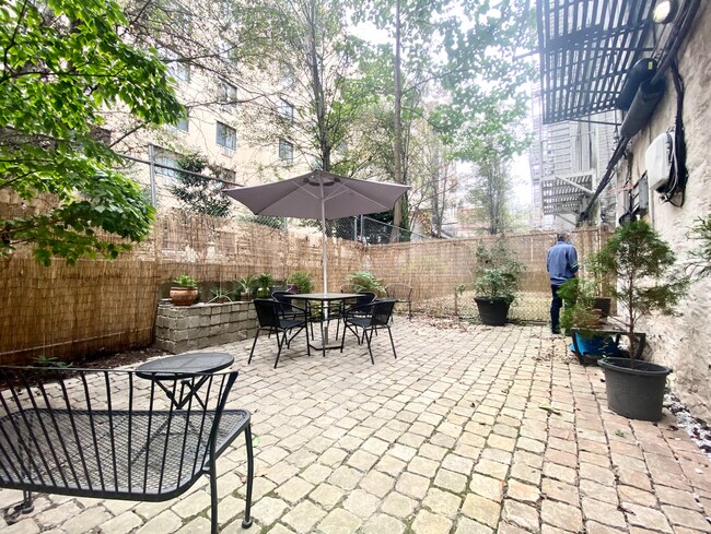 Building Photo - 245 W 115th St