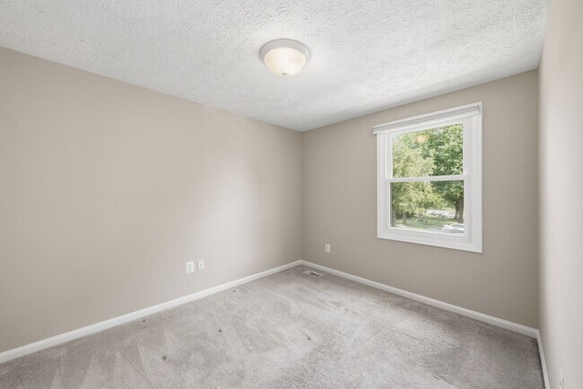 Building Photo - 14126 Red River Dr