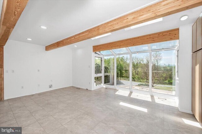 Building Photo - 11127 Dublin Rd