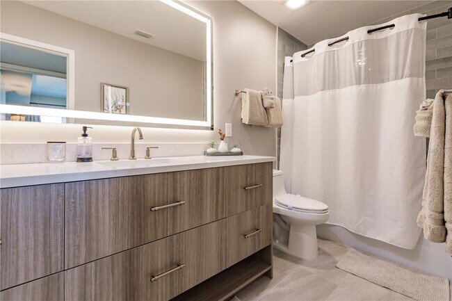 Building Photo - 1200 E Peppertree Ln