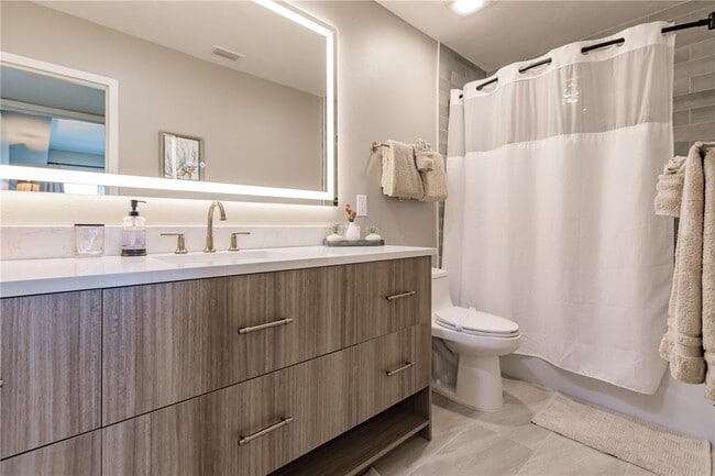 Building Photo - 1255 E Peppertree Dr