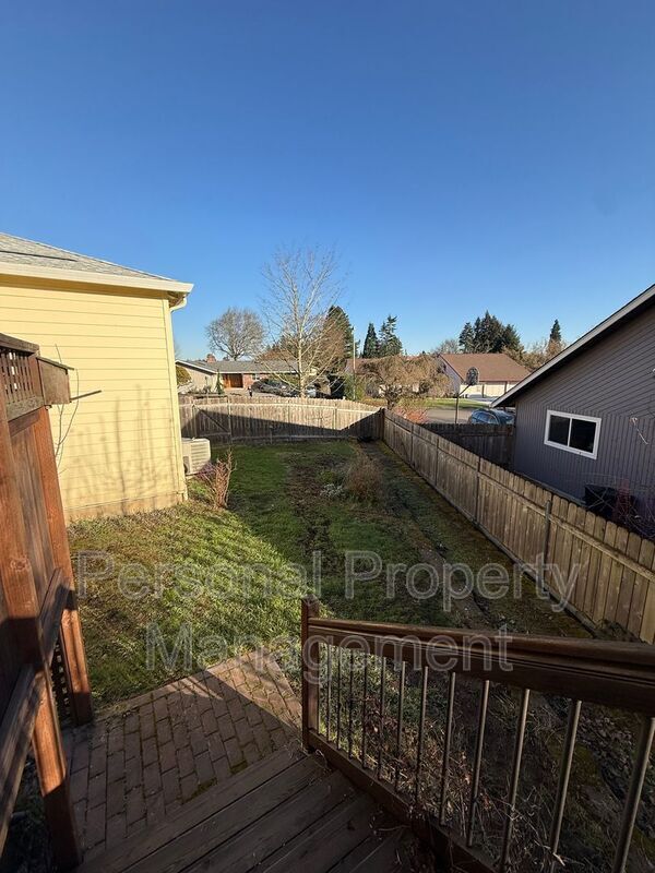 Building Photo - 11608 NE 2nd Ave