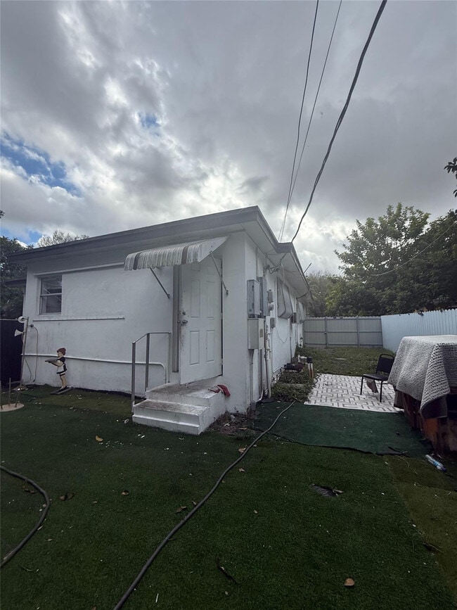 Building Photo - 6315 SW 32nd St