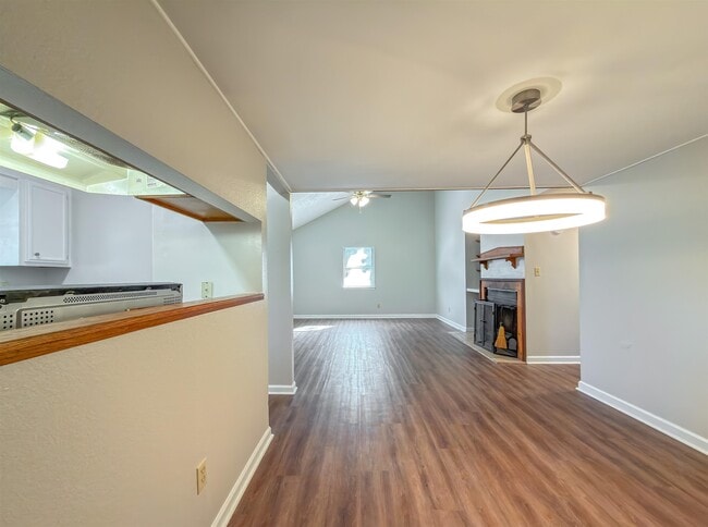 Building Photo - 1556 Twin Lakes Cir
