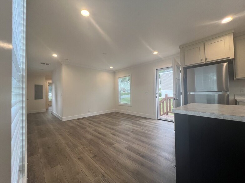 Building Photo - 55 Sugar Maple Dr