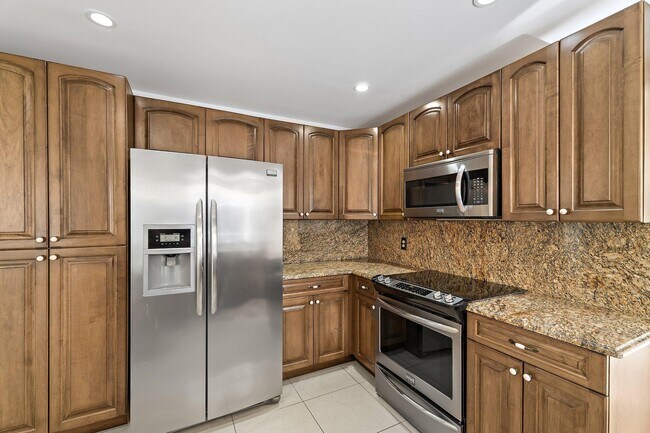 Building Photo - 18799 Rio Vista Dr