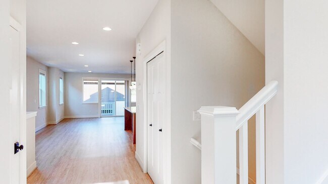 Building Photo - GORGEOUS 3 bdrm plus Flex Space Home in Mo...