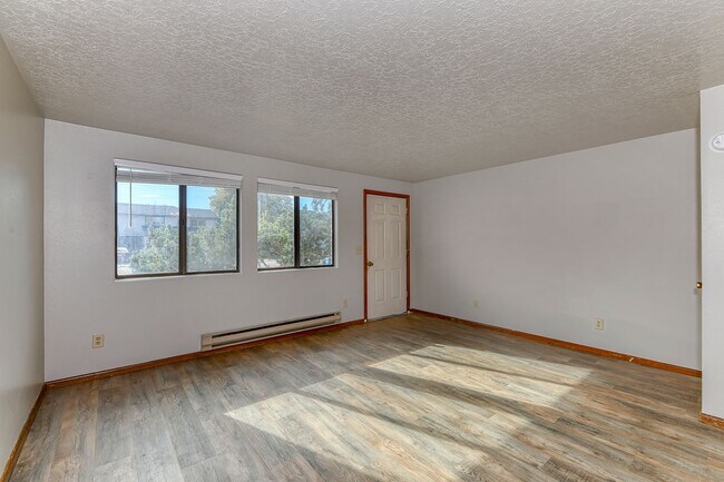 Building Photo - 2 Bedroom 1.5 Bathroom 4 plex