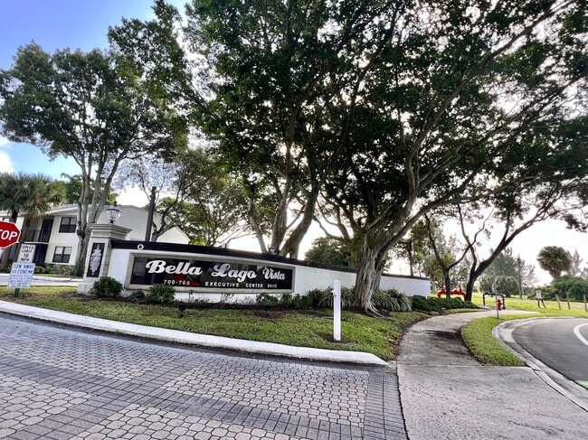 Building Photo - 706 Executive Center Dr