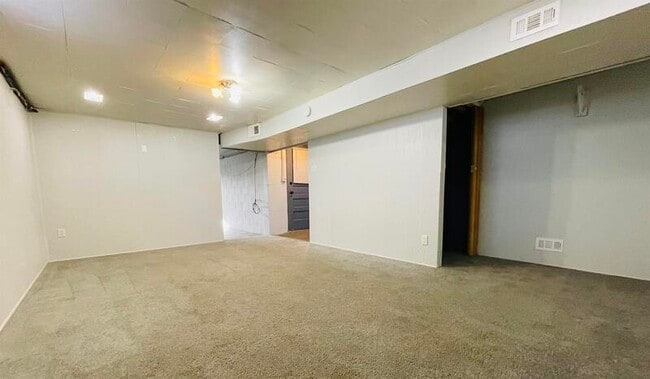 Building Photo - 5624 Lake St