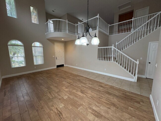 Building Photo - 3116 W Buena Vista Ave