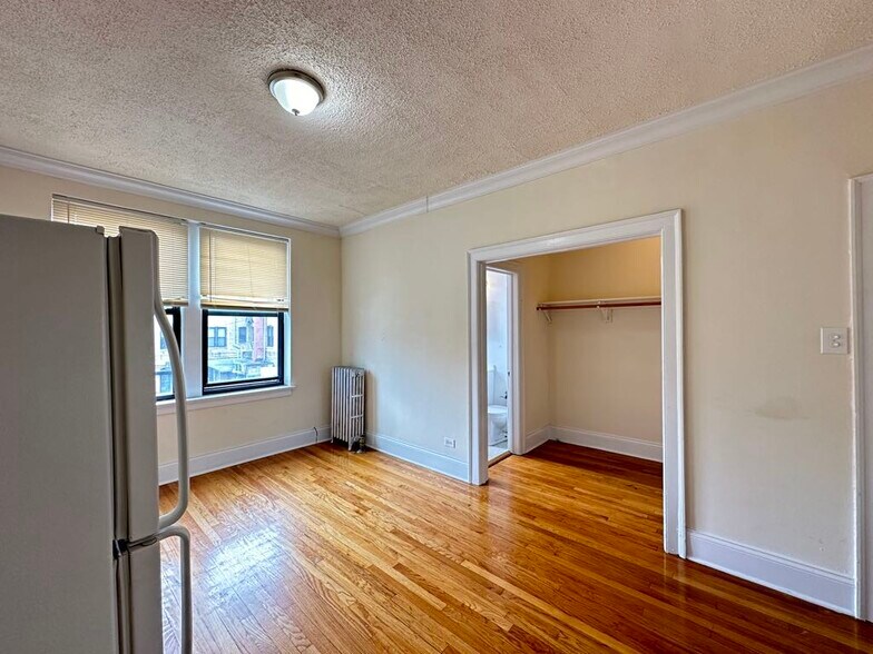 Building Photo - 2737 N Spaulding Ave