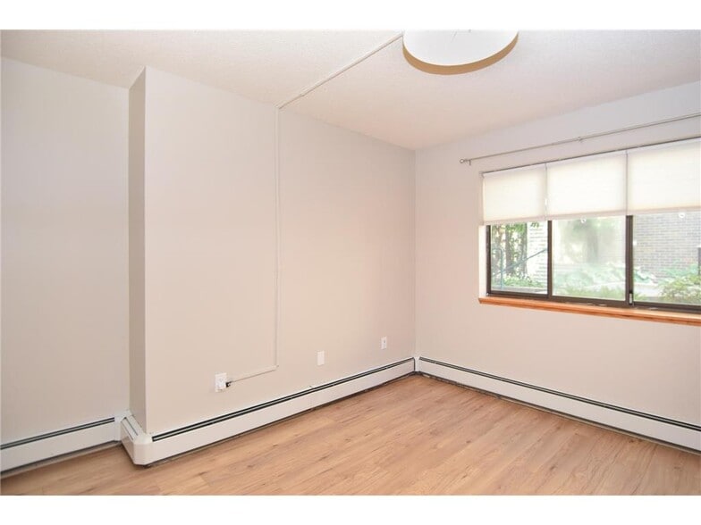 Building Photo - 7635 Edinborough Way