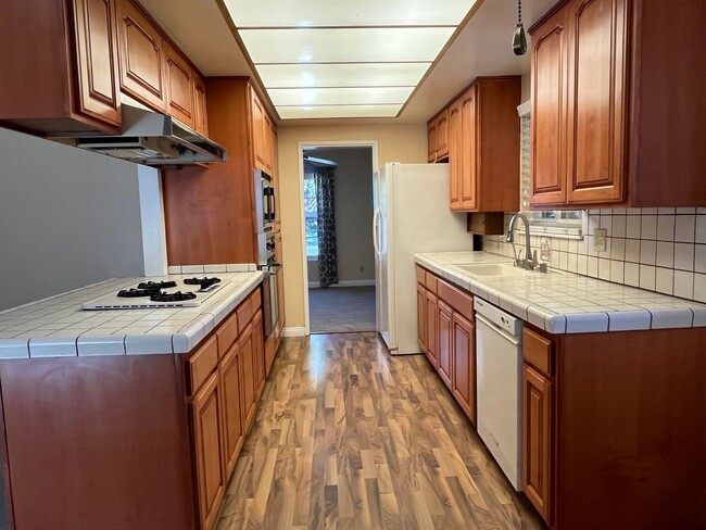 Building Photo - 3-bedroom 2-bathroom House for Rent in Riverside