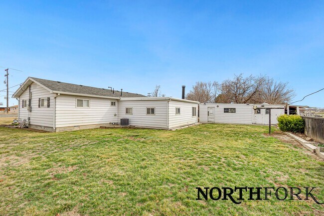 Building Photo - 4-Bedroom Home with Pasture Option in Nampa